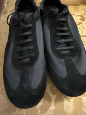 Everlane 7.5 black suede ballet sneakers